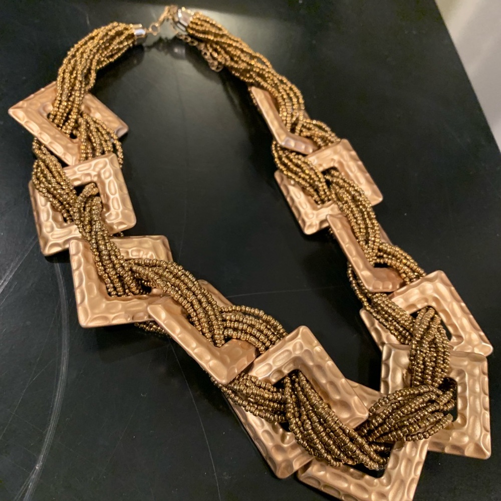GOLD NECKLACE
